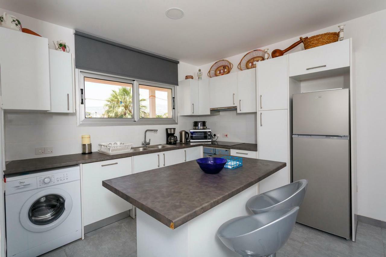 Coral Bay Sea Breeze Apartments - 3 Bedroom Apartment Peyia Bagian luar foto