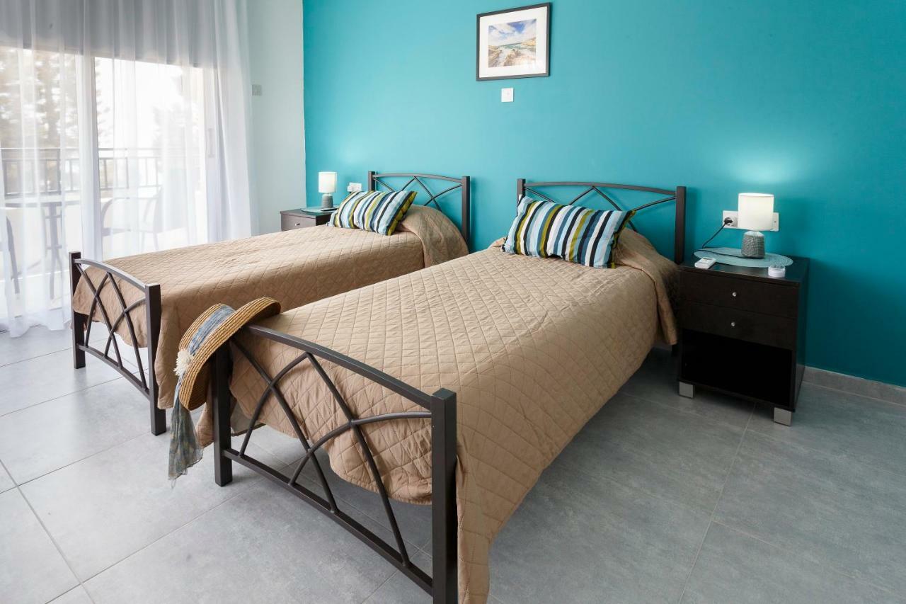 Coral Bay Sea Breeze Apartments - 3 Bedroom Apartment Peyia Bagian luar foto
